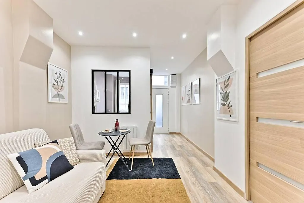 Appartement Central Place De La Nation contacts